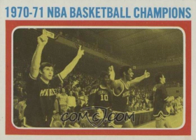 1971-72 Topps #137 NBA Champs / Oscar Robertson /comc1